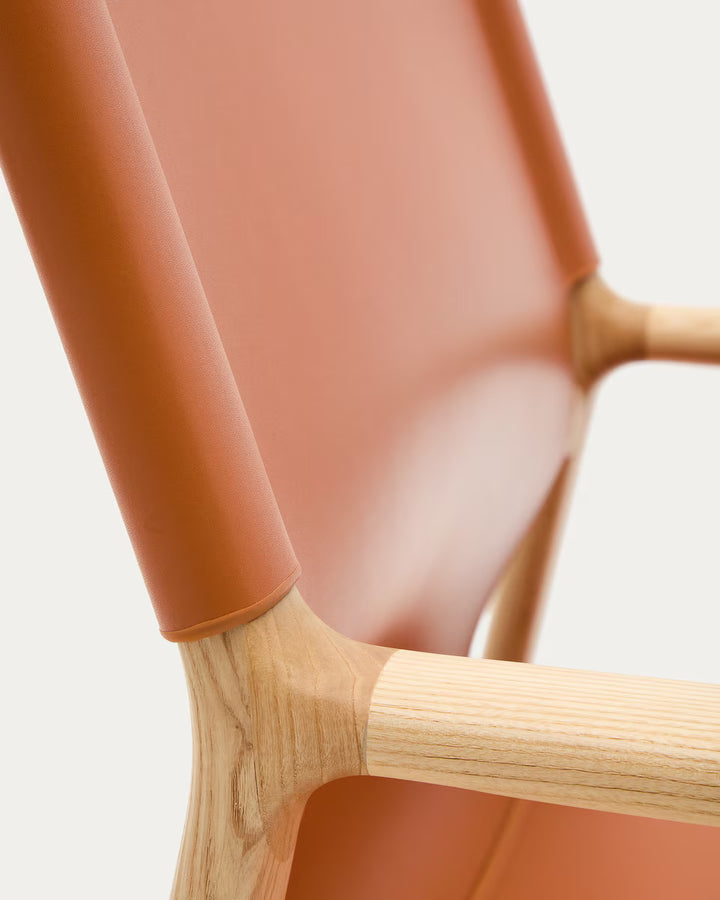 Henrik Armchair | Light Brown